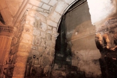 Puerta románica Iglesia San Miguel, 1998. @Archivo de Salva G.