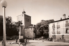 Plaza de los Mártires, al fondo la Iglesia, 1945. @Archivo de Salva G.
