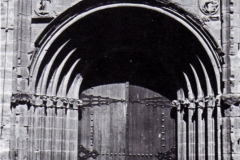 Portada Iglesia Parroquial San Miguel, 1980. @Aoiz y sus personalidades ilustres