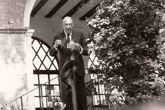 Francisco Ynduráin impartiendo una conferencia, 1978. @Archivo de Bilaketa